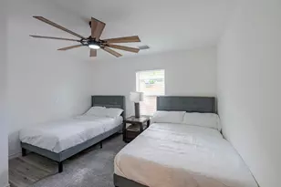 4805 Southwind St, Houston, TX 77033 - Photo 14