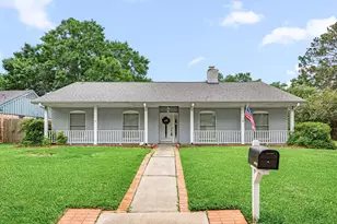 11407 Valley Spring Dr, Houston, TX 77043 - Photo 2