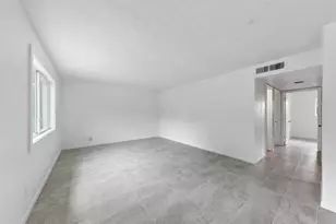 1312 W Adoue St, Alvin, TX 77511 - Photo 4