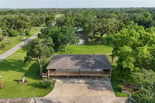 915 Live Oak Dr, Jones Creek, TX 77541 - Photo 32