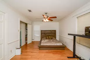 9518 Bayou Brook St, Houston, TX 77063 - Photo 18