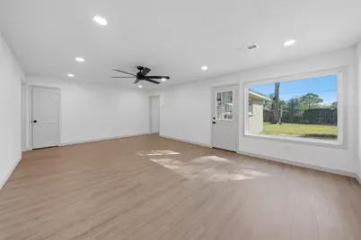 5002 Cedar Creek Drive, Dickinson, TX 77539 - Photo 18
