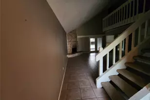 6118 Linnhaven Dr, Houston, TX 77072 - Photo 2