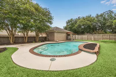 201 W Timberlane Drive, Alvin, TX 77511 - Photo 34