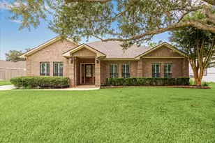 201 W Timberlane Dr, Alvin, TX 77511 - Photo 1