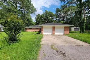 1102 Avenue C, Sweeny, TX 77480 - Photo 2