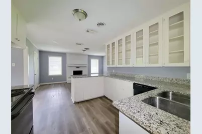 1102 Avenue C, Sweeny, TX 77480 - Photo 4