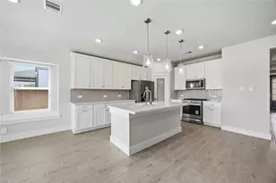 225 Orchard Laurel Dr, Alvin, TX 77511 - Photo 12