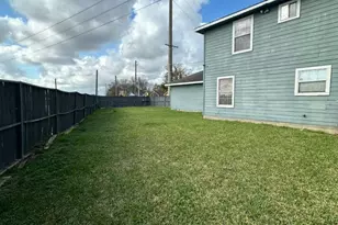 8404 Leander St, Houston, TX 77012 - Photo 4