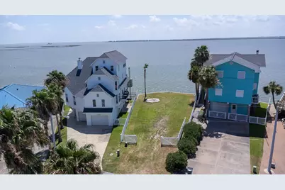135 Isles End Road, Tiki Island, TX 77554 - Photo 2