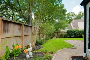 12203 Meadow Lake Dr, Houston, TX 77077 - Photo 6