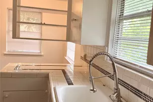 7018 Alder Dr, Houston, TX 77081 - Photo 6