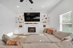 212 S Lobit St, La Porte, TX 77571 - Photo 8