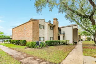 7128 N Holiday Dr, Galveston, TX 77550 - Photo 2