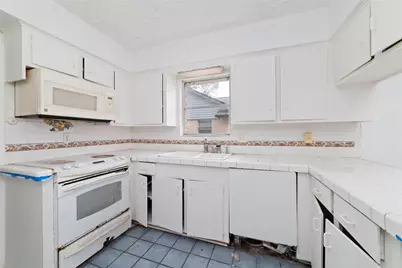 7919 Twin Hills Drive, Houston, TX 77071 - Photo 6