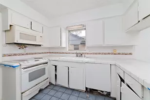 7919 Twin Hills Dr, Houston, TX 77071 - Photo 6