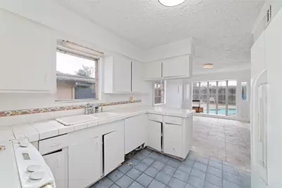 7919 Twin Hills Drive, Houston, TX 77071 - Photo 8