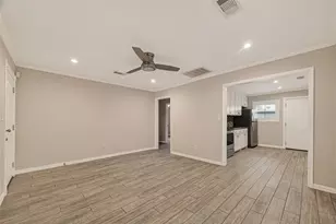 5721 Sylvia Dr, Galveston, TX 77551 - Photo 6