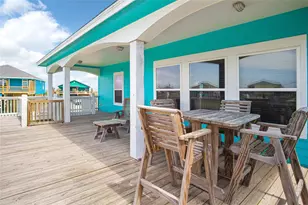 988 Gulf Rd, Crystal Beach, TX 77650 - Photo 4