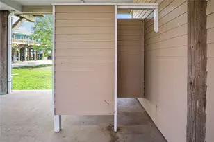 988 Gulf Rd, Crystal Beach, TX 77650 - Photo 28