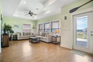 988 Gulf Rd, Crystal Beach, TX 77650 - Photo 4