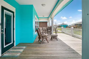 988 Gulf Rd, Crystal Beach, TX 77650 - Photo 2