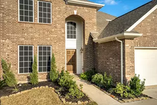135 San Bernard Dr, Baytown, TX 77523 - Photo 2