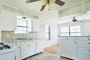 436 9th St, San Leon, TX 77539 - Photo 10