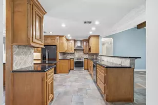 2319 Grindstone Ln, Sugar Land, TX 77498 - Photo 4