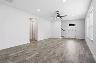 10103 Goldcrest St, Houston, TX 77076 - Photo 4