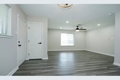 11058 Vailview Drive, Houston, TX 77016 - Photo 8