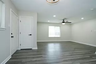 11058 Vailview Dr, Houston, TX 77016 - Photo 8