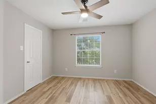 71 S Burberry Park Cir, The Woodlands, TX 77382 - Photo 18
