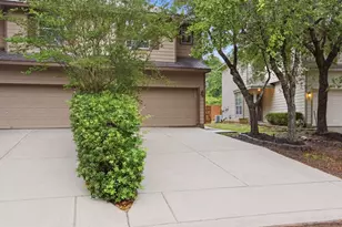 71 S Burberry Park Cir, The Woodlands, TX 77382 - Photo 4