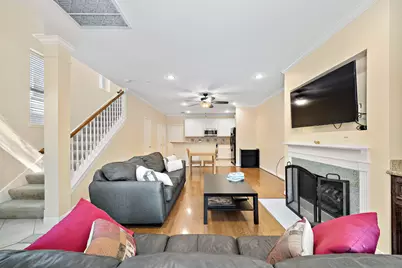 90 McGowen St, Houston, TX 77006 - Photo 4