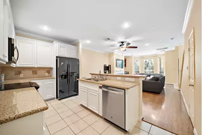 90 McGowen St, Houston, TX 77006 - Photo 10