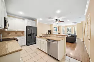 90 McGowen St, Houston, TX 77006 - Photo 10
