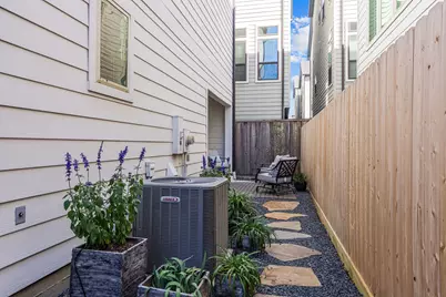 1010 G W 24th Street #G, Houston, TX 77008 - Photo 12