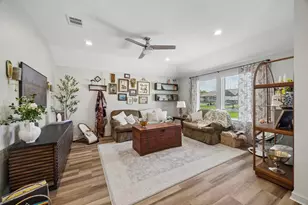 334 Lakeway Circle, Anahuac, TX 77514 - Photo 6