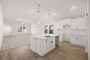 8311 Amber Summit Ln Ln, Angleton, TX 77515 - Photo 4