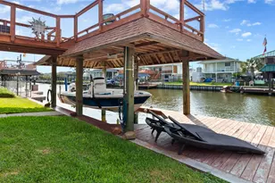 261 Barracuda St, Bayou Vista, TX 77563 - Photo 2