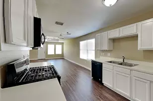 8915 Chisholm Wood Ln, Houston, TX 77075 - Photo 2