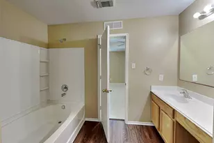 8915 Chisholm Wood Ln, Houston, TX 77075 - Photo 12