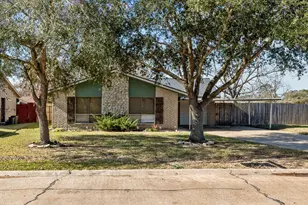 102 Lottie Ln, Friendswood, TX 77546 - Photo 1