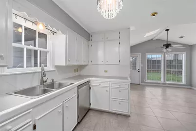 1110 Woods Drive, Liberty, TX 77575 - Photo 10