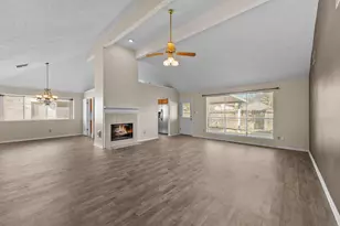 9402 Walnut Glen Dr, Houston, TX 77064 - Photo 8