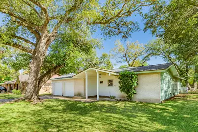 521 Sycamore Street, Lake Jackson, TX 77566 - Photo 2