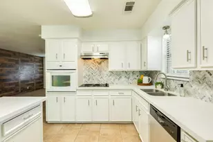 521 Sycamore St, Lake Jackson, TX 77566 - Photo 14