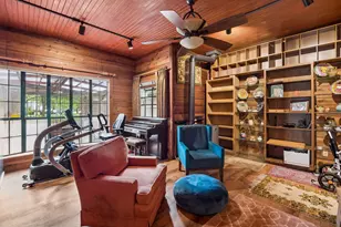 2036 Brentwood Dr, Houston, TX 77019 - Photo 10