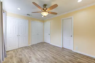 9515 Winsome Ln, Houston, TX 77063 - Photo 18